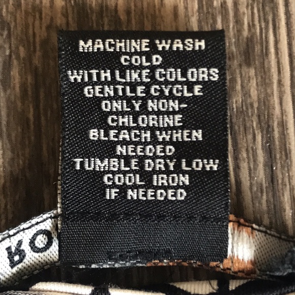 Cold shoulder cut out black & white chevron pattern blouse shirt - Picture 6 of 6